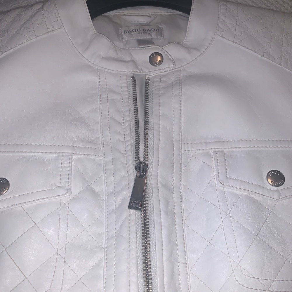 Jacket white all zippers work